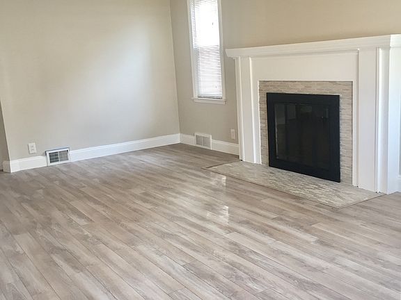 3rd image of 1641 Riverbank St