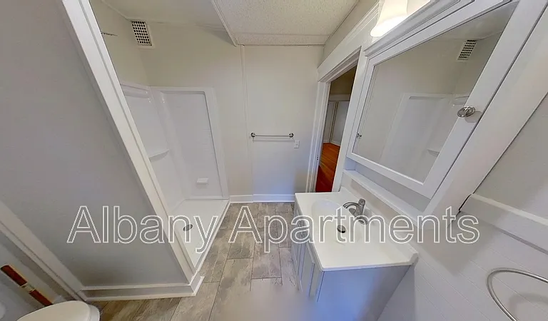 568 Park Ave #1 — Photo 5
