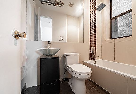 3rd image of 30 Claver Pl #E1