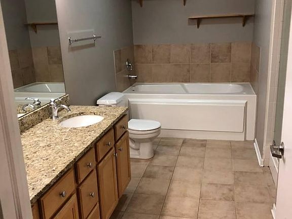 4th image of 2317 W Wolfram St APT 311