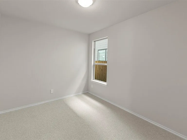 1641 Meadow Crest Dr — Photo 14