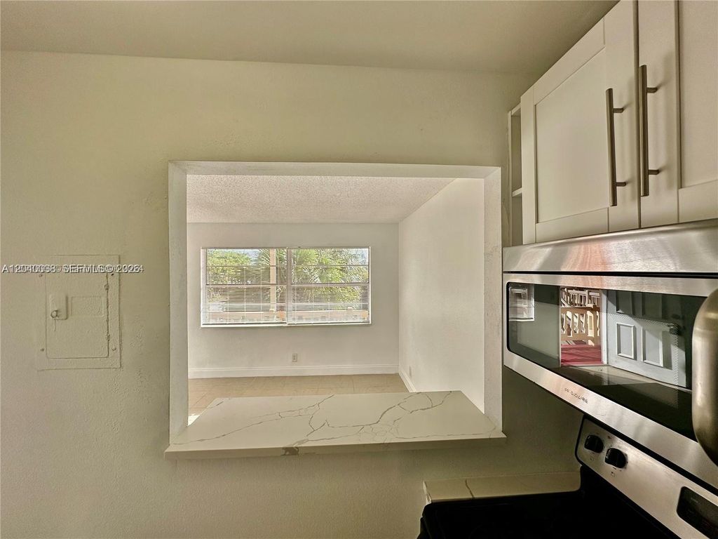 241 SE 9th Ave APT 207, photo 2