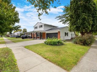 9410 Katherine St, Taylor, MI 48180