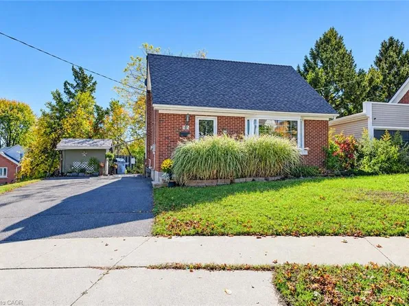 35 Pleasant Ave, Kitchener, ON N2M 4A3