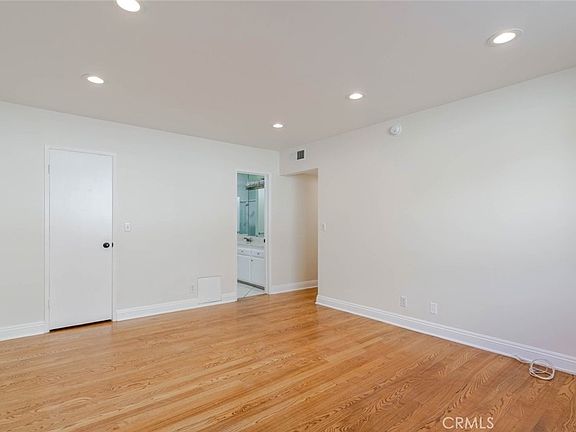 4th image of 14141 Dickens St APT 211