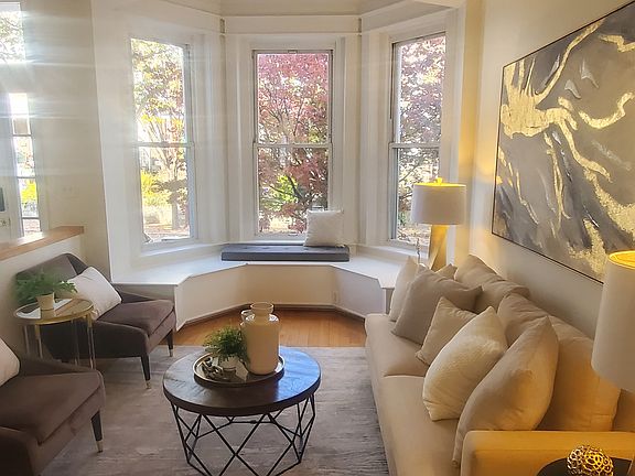 Living space with 12ft high Cielling!