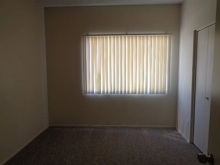 2822 E Kathleen Rd — Photo 6