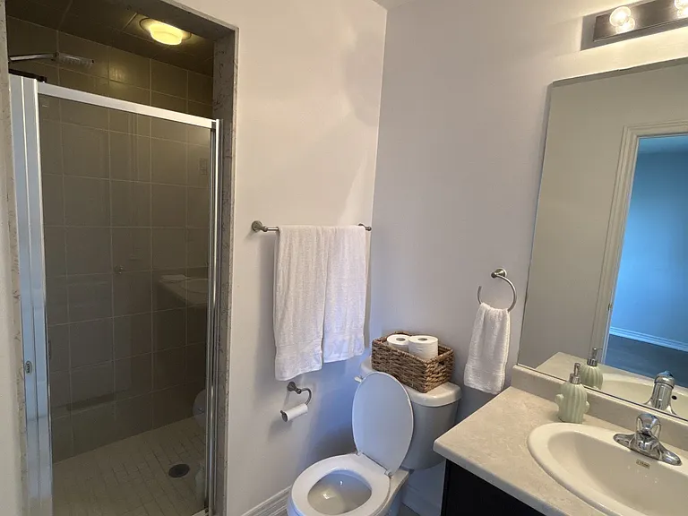 1374 Granrock Cres — Photo 8
