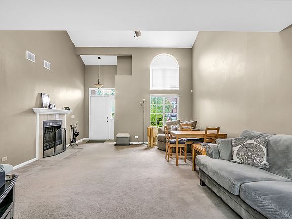 5th image of 12 E Rosewood Ln
