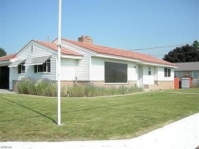 2nd image of 2417 Lemaister Ave