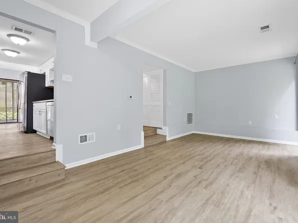 2573 Paxton St, Woodbridge, VA 22192