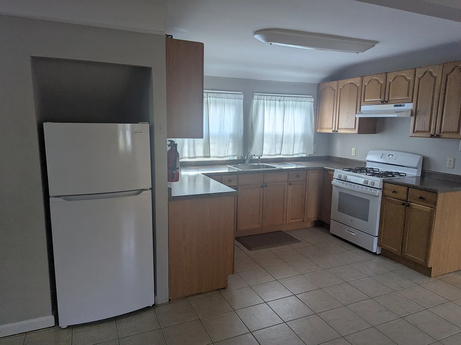 3 bed, $2,800 — Photo 2