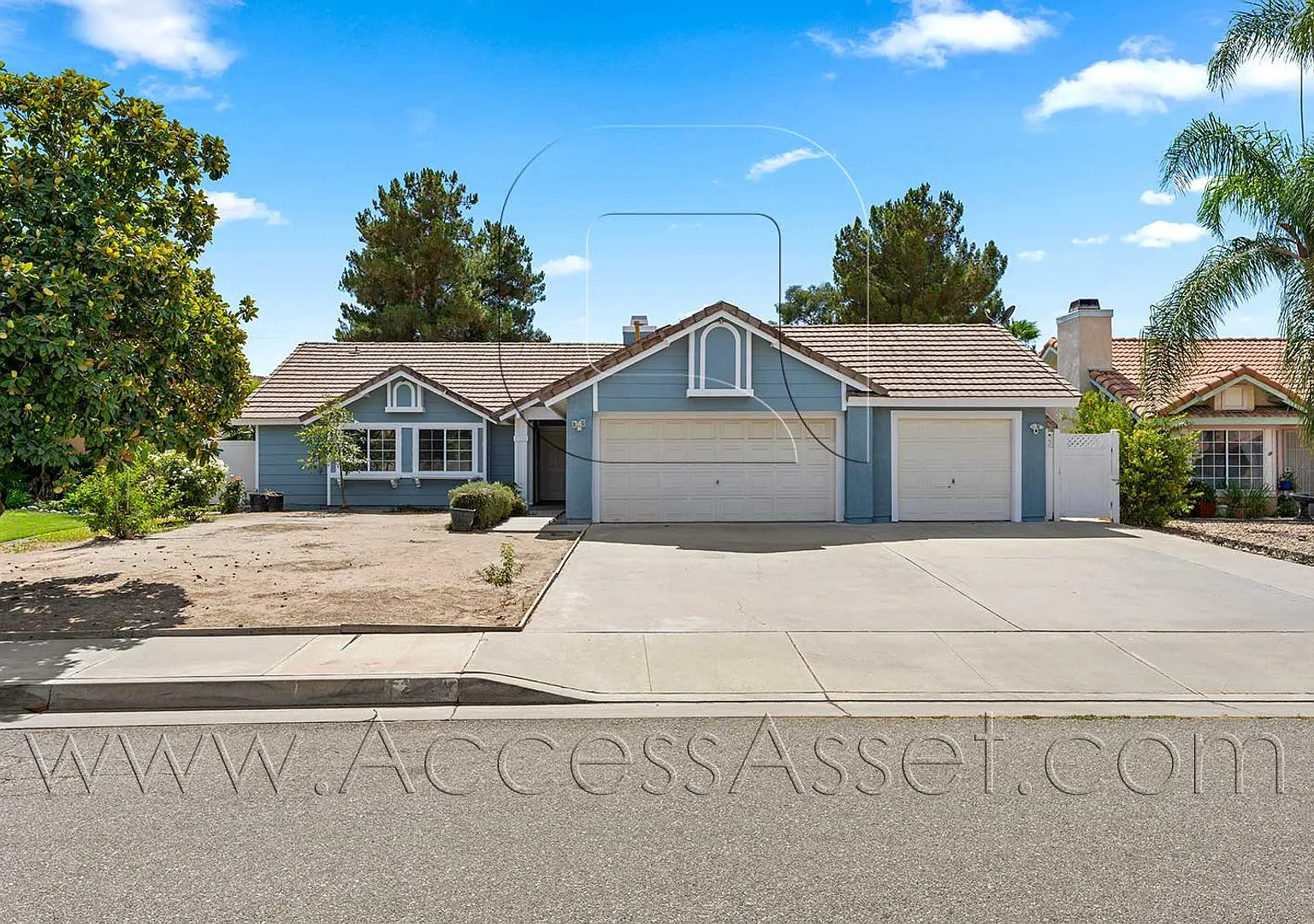 Spacious San Jacinto Home with Fireplace & Private Backyard — Photo 1