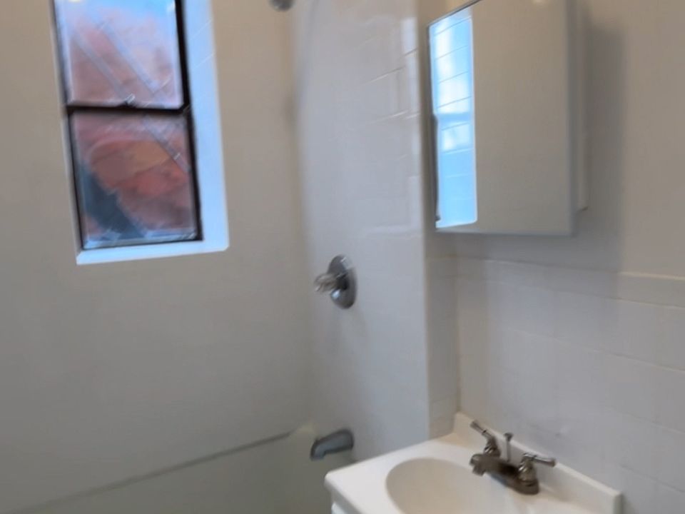 2nd image of 101-03 Clifton Pl #2
