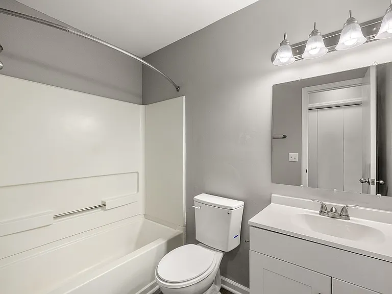 High Ridge Apartments — Photo 7