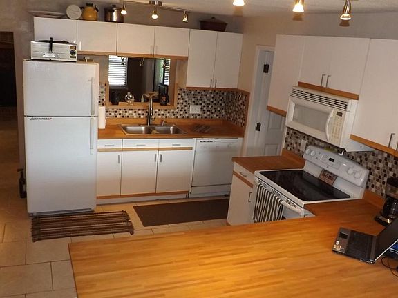 3rd image of 1504 Primrose Ln