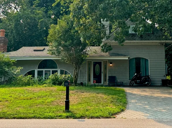 https://photos.zillowstatic.com/fp/6c6db19d1589cfb3d1ce05d488f4c147-p_e.webp