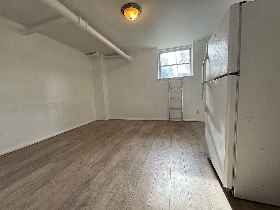 2nd image of 121 Manhattan Ave APT 19