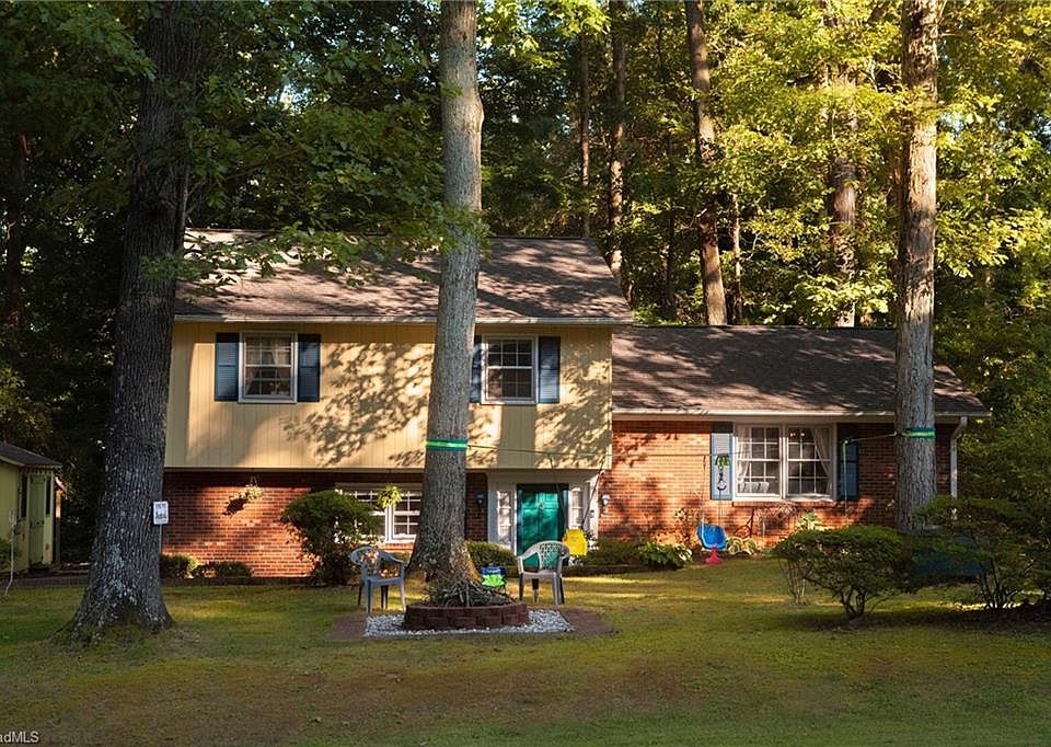 1st image of 166 Charlotte Pl
