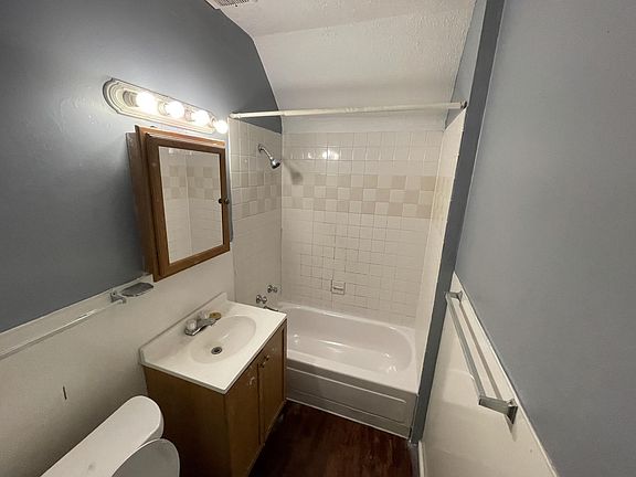 4th image of 4218 Denison Ave #Up