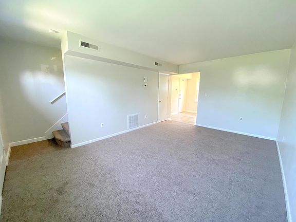 4th image of 1225 Syracuse Ave NW