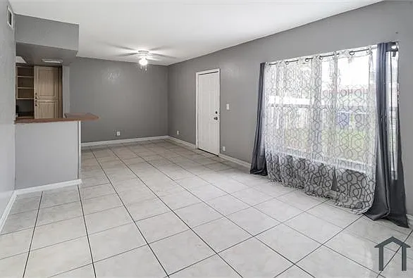 5 bed, $4,277 — Photo 4