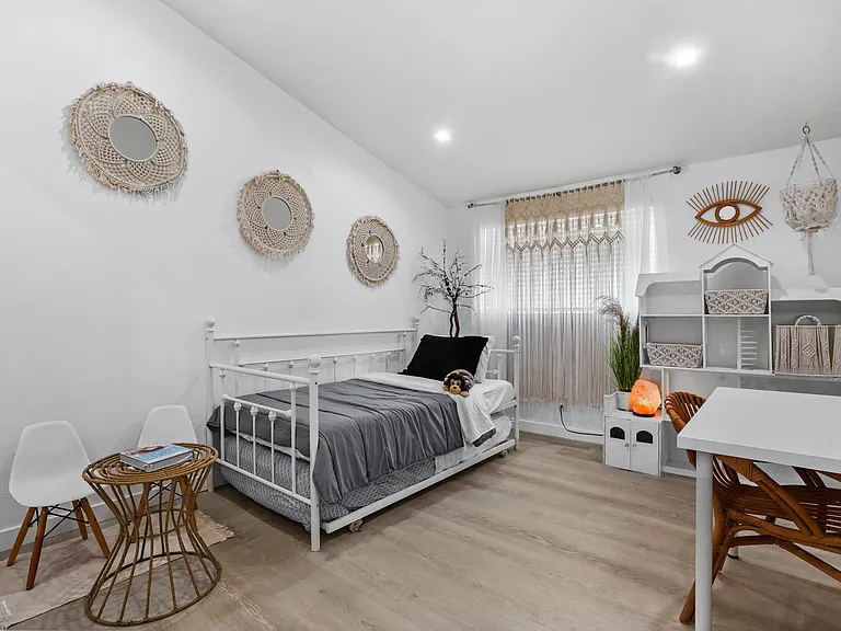 390 Bedford Pl — Photo 23