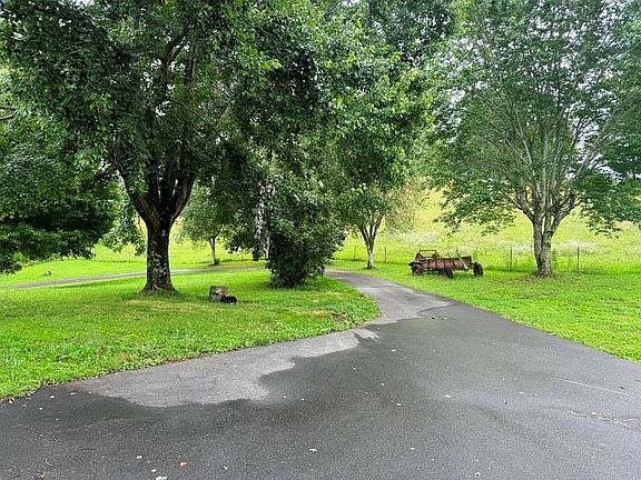 3rd image of 8251 Troutdale Hwy