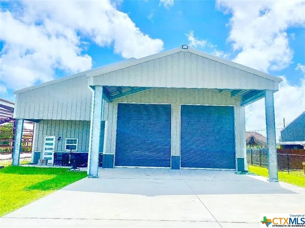 36 W Bank Ct, Pt O Connor, TX 77982