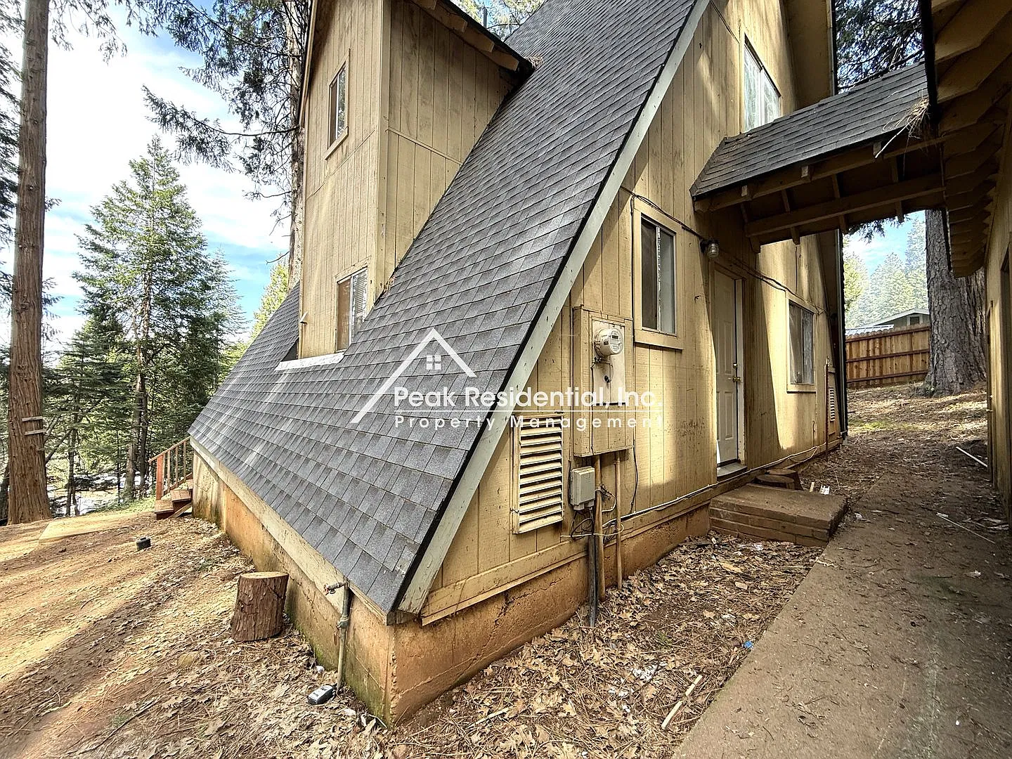 Fantastic 3bd/2ba Camino home with 2 Car Garage — Photo 4