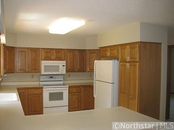 5th image of 1403 Honeysuckle Ln