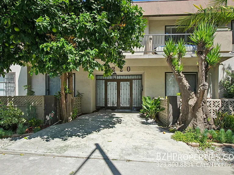 1220 N Ogden Dr #8 — Photo 15