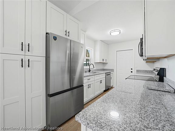 4th image of 2124 N Highlands Blvd