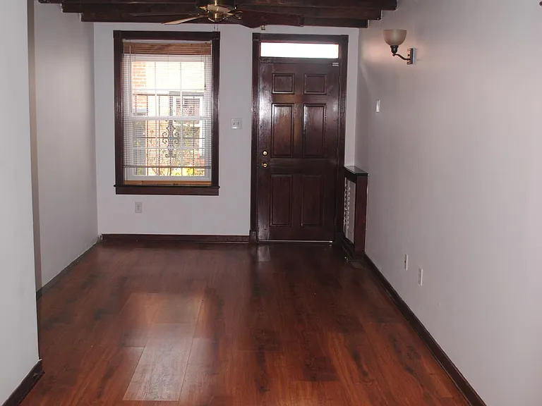 409 S Chapel St — Photo 12