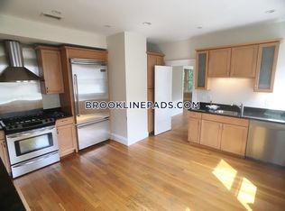 4 Fairbanks St #A04, Brookline, MA 02446
