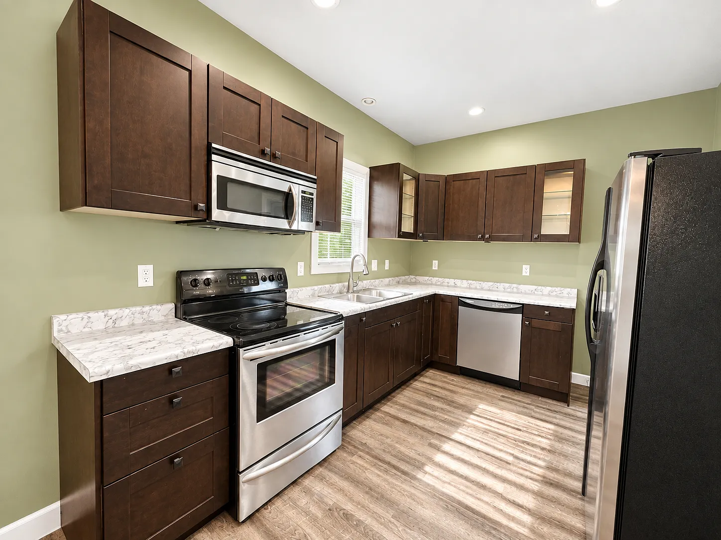 2 bed, 1200 sqft, $1,500 — Photo 2
