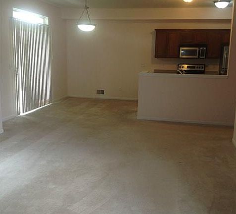 3rd image of 1811 Pinecroft Dr