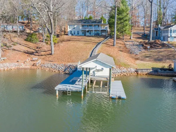 1422 Kaseys Lakeview Dr, Moneta, VA 24121
