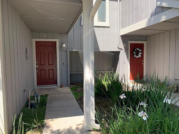 2nd image of 920 Memorial Dr APT B