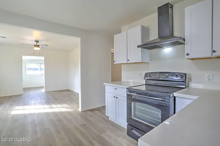 1033 S Fremont Ave — Photo 15