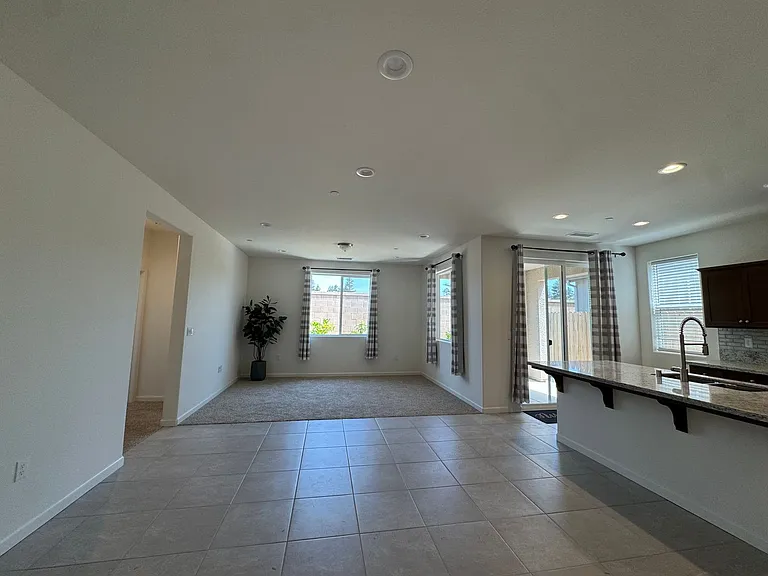 1267 Las Rosas Ave — Photo 2
