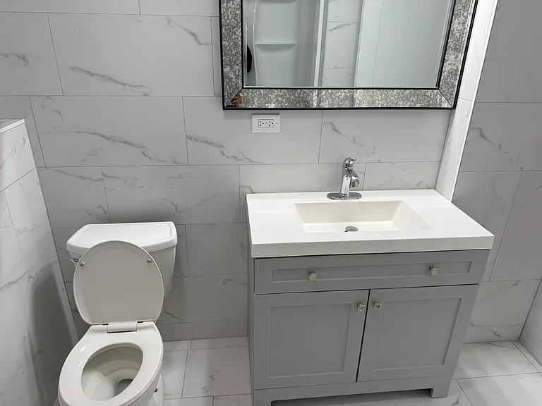 222 N Genesee St #205 — Photo 11