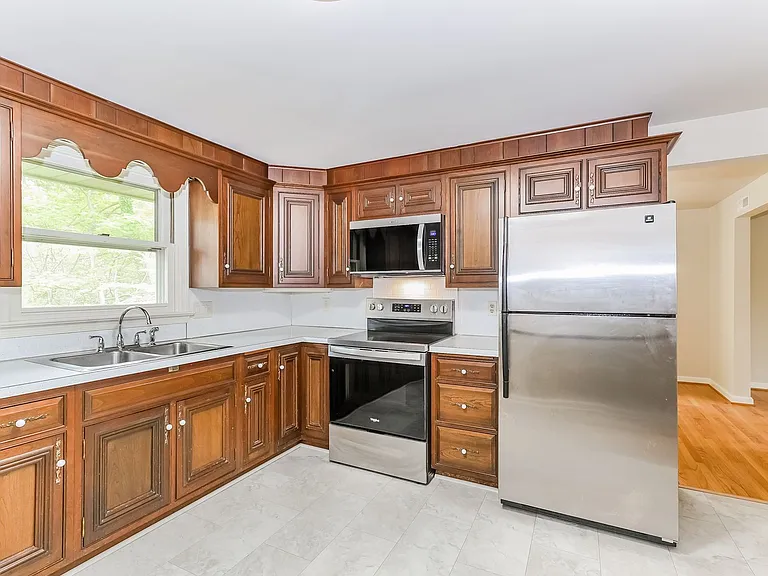 934 Village Rd — Photo 10