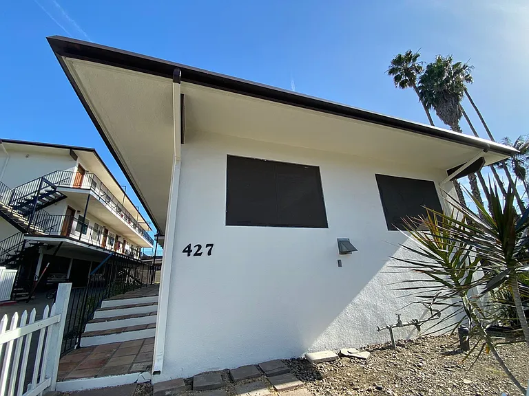 427 W Montecito St — Photo 2