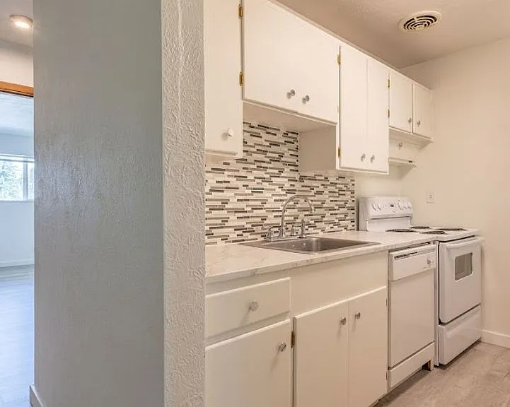 Edgemont Apartments — Photo 51