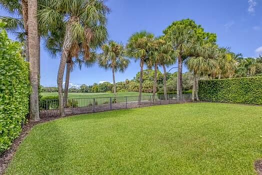 4th image of 539 Les Jardin Dr