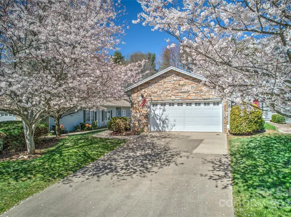 7 Holiday Dr, Arden, NC 28704