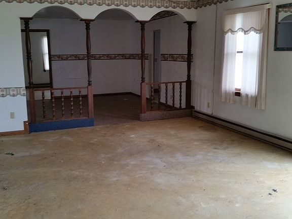 4th image of 10032 Hillwood