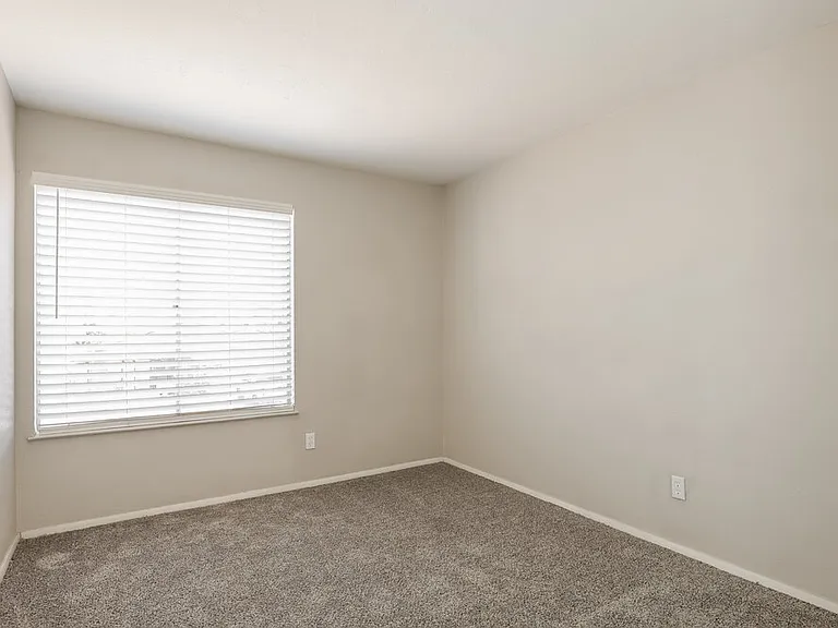 1635 E Apollo Rd — Photo 14