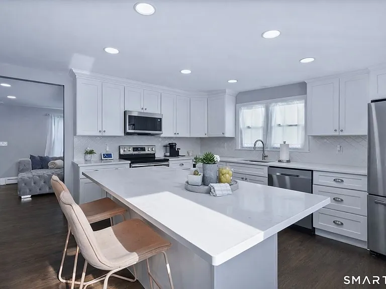 457 Summit St — Photo 4